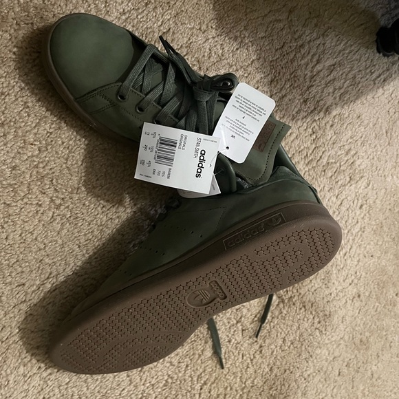 Adidas - Picture 3 of 4